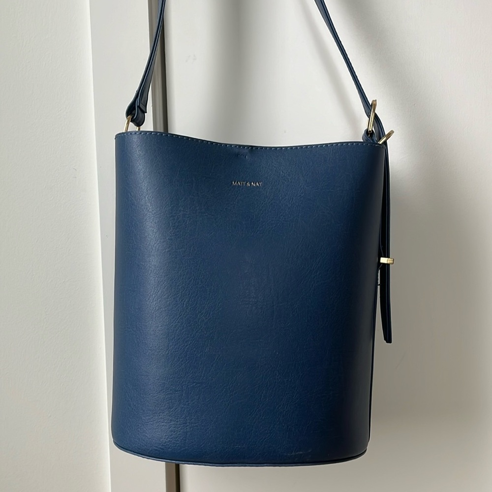 Matt & Nat Azur Vegan Bucket Bag with pouch